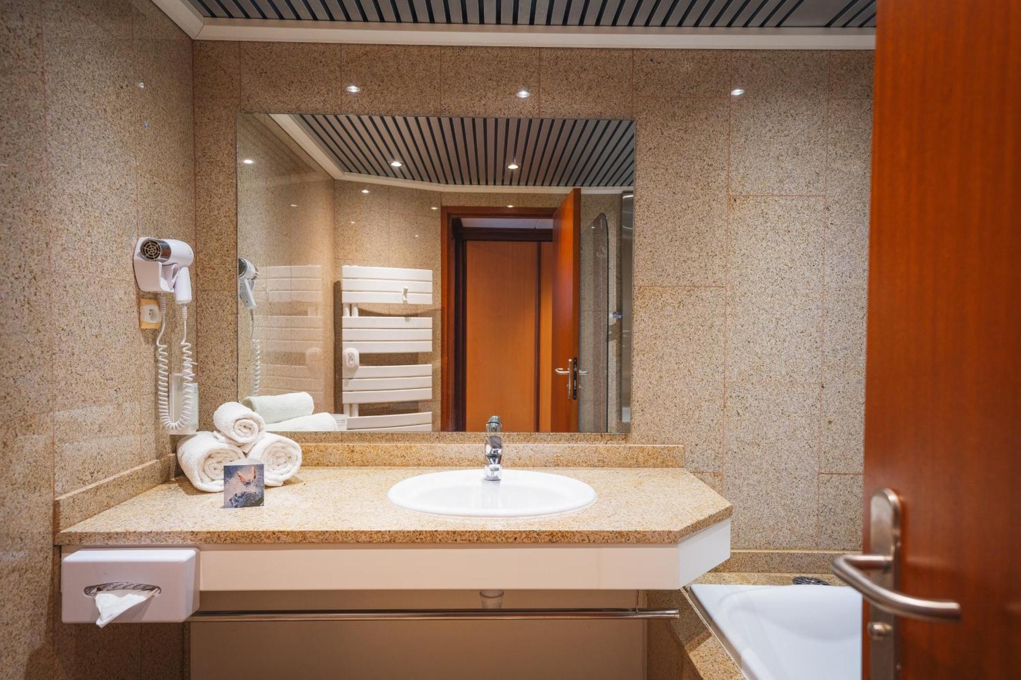 Hotel Spa Du Beryl St Brevin L'Ocean แซ็ง-เบรแว็ง-เล-แป็ง ภายนอก รูปภาพ